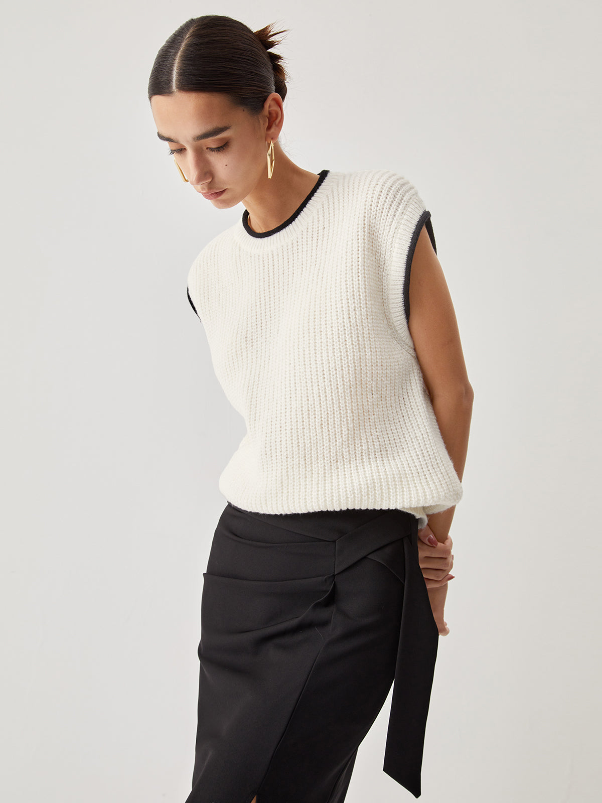 Contrast Trim Chunky Knit Vest