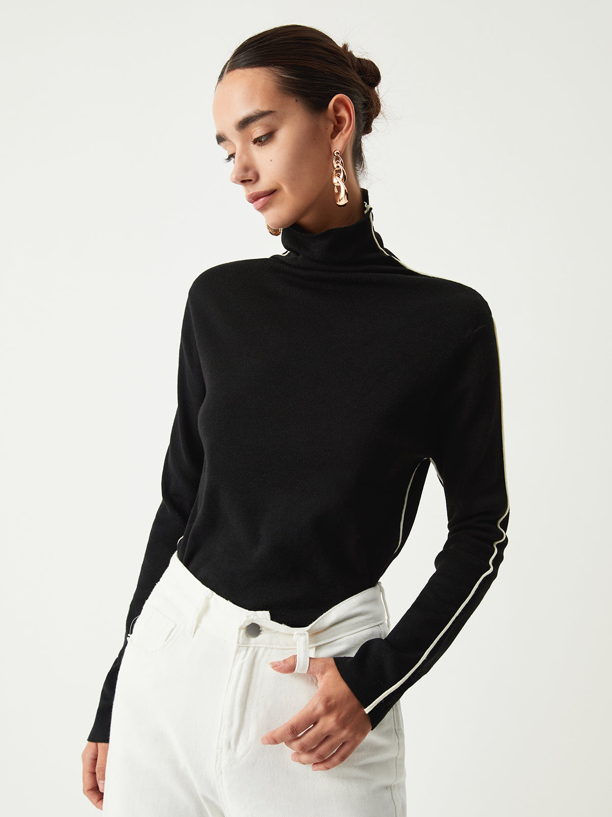 Contrast Piping Turtleneck Long Sleeve Top