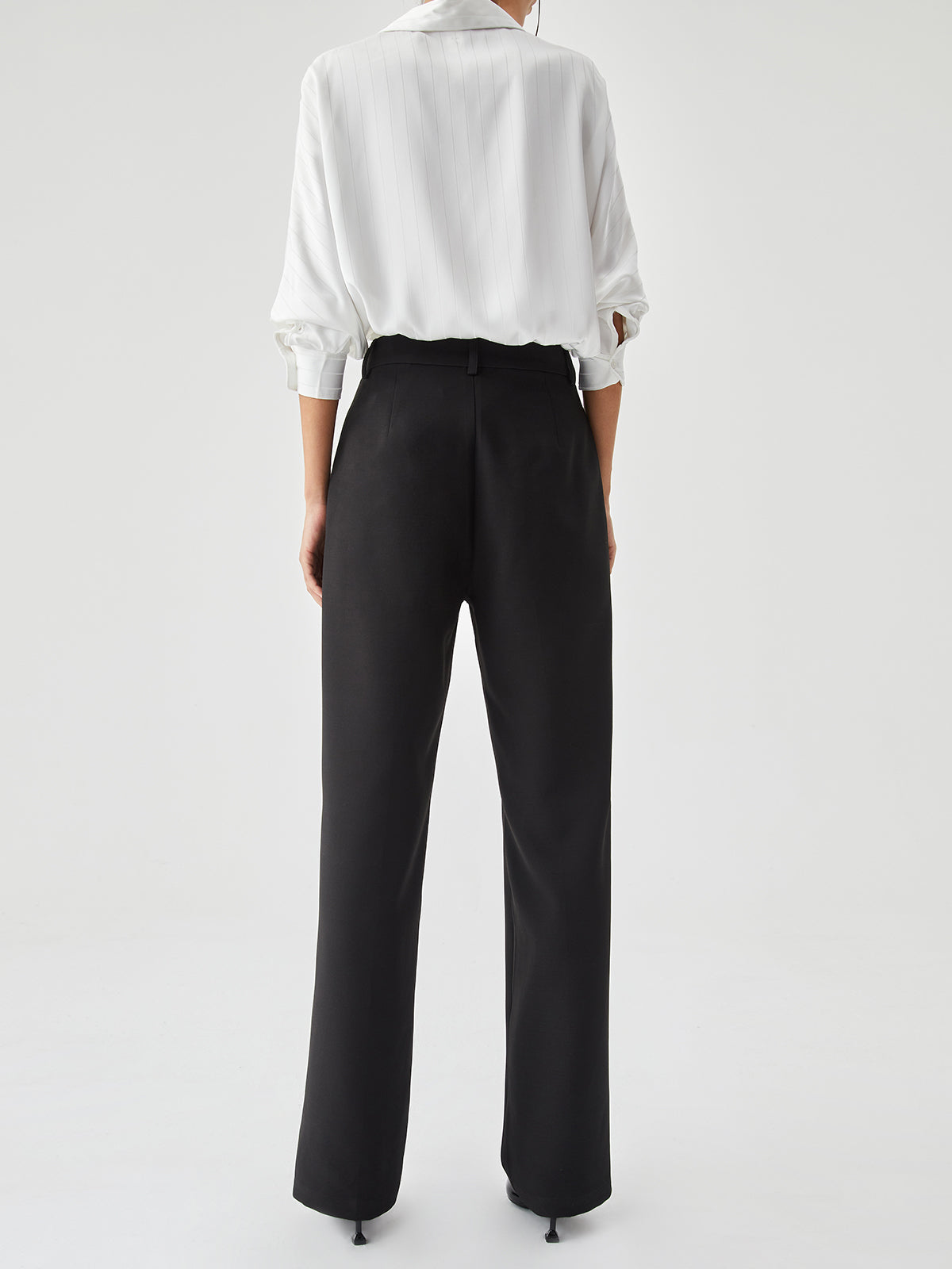 Straight Leg Pleated Cropped Pants