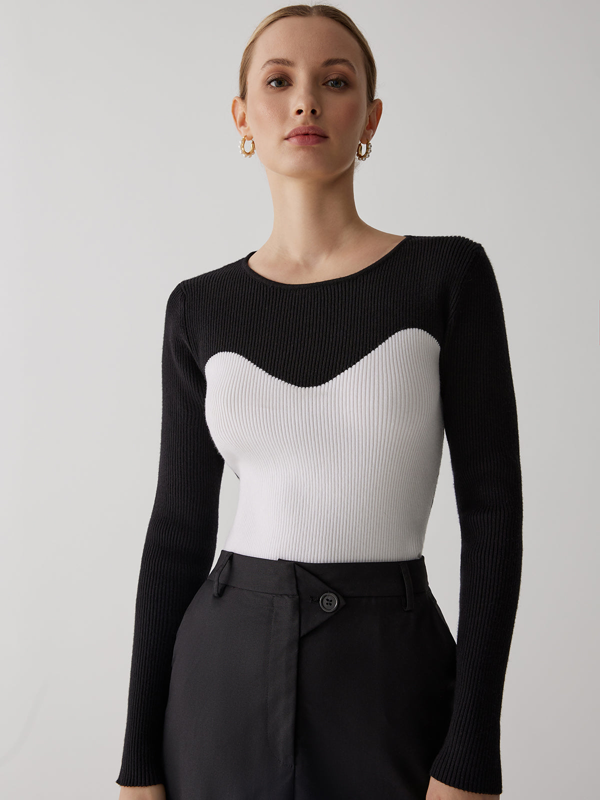 Pullover mit Rundhalsausschnitt und Patchwork-Kontrast