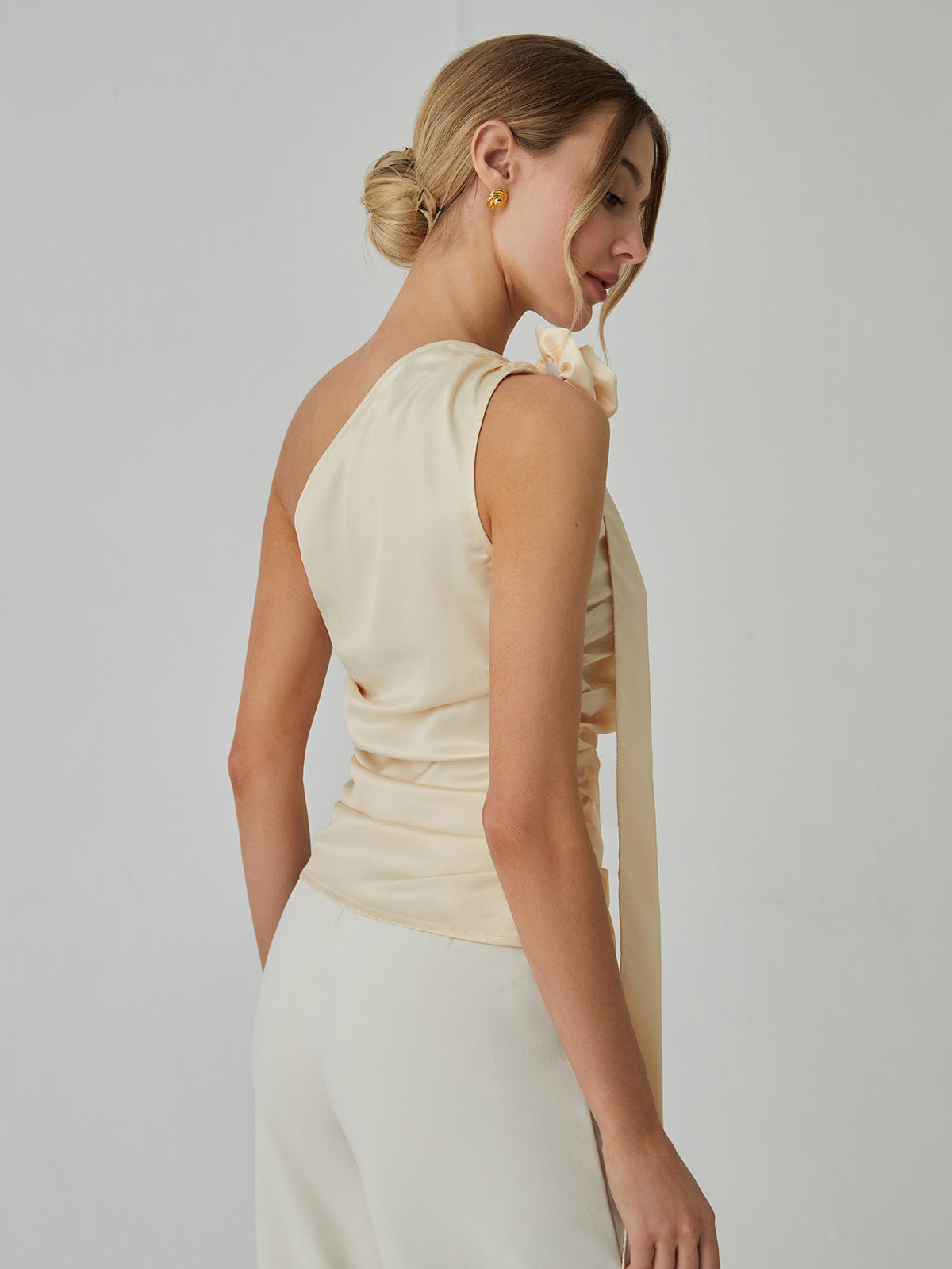 Rosette One-Shoulder Off-Tanktop