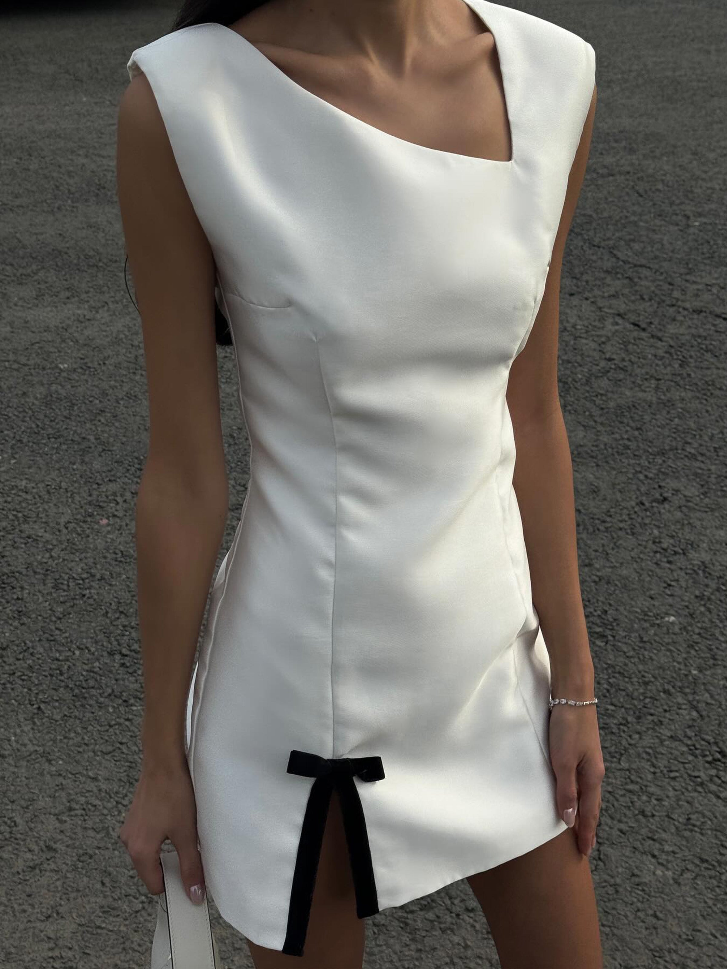 asymmetrical bow-neck dress Asymmetric Draped Bow Column Gown 0 / Noir/Silk White