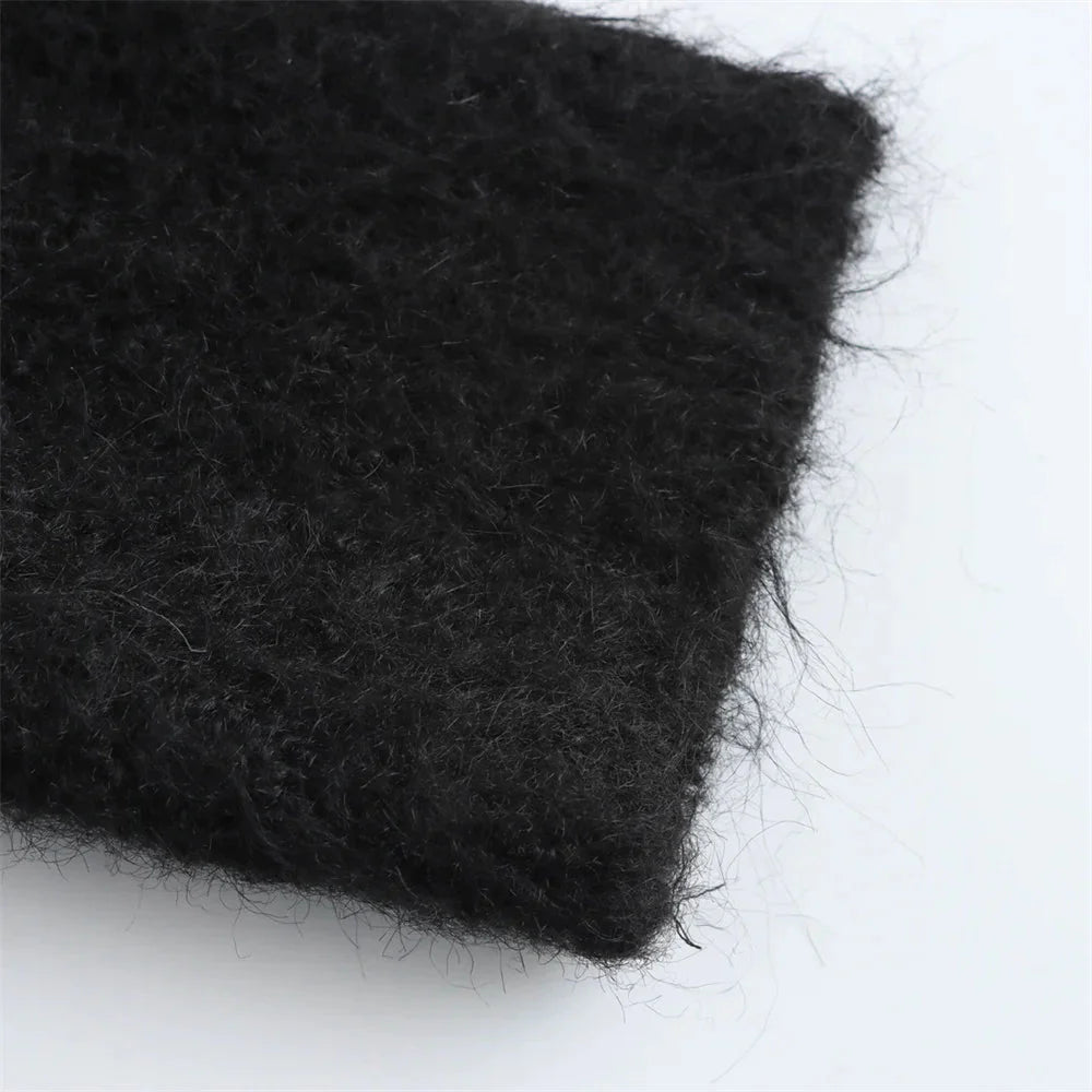 Avant-Garde Knitted Top with Bow Decoration