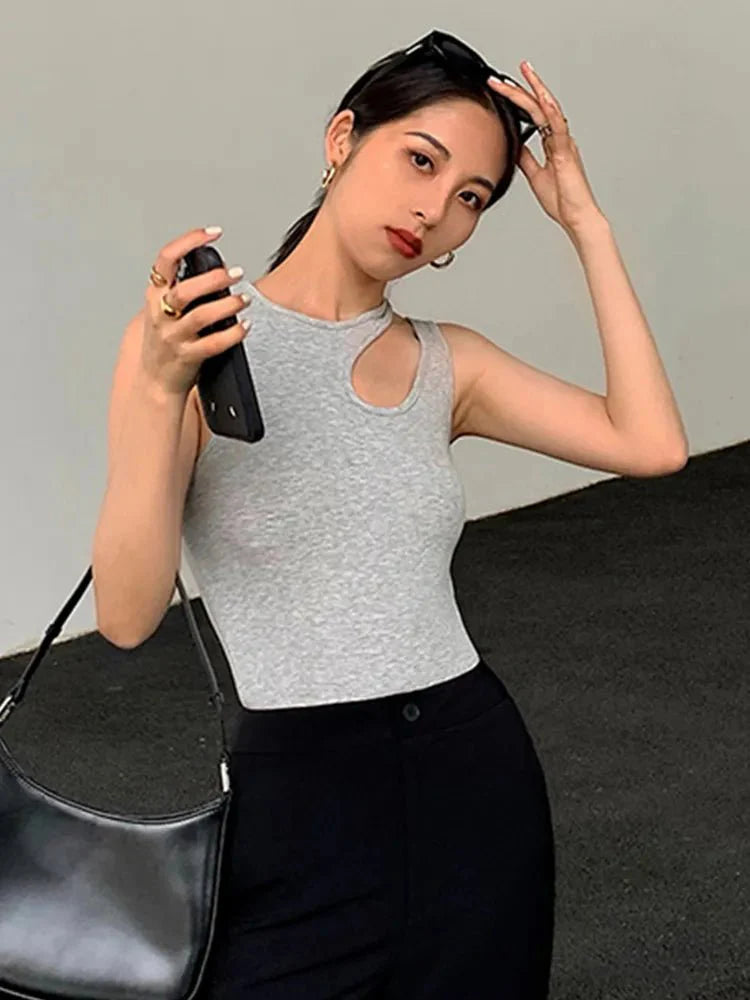 Casual cut t round neck sleeveless slim tank tops