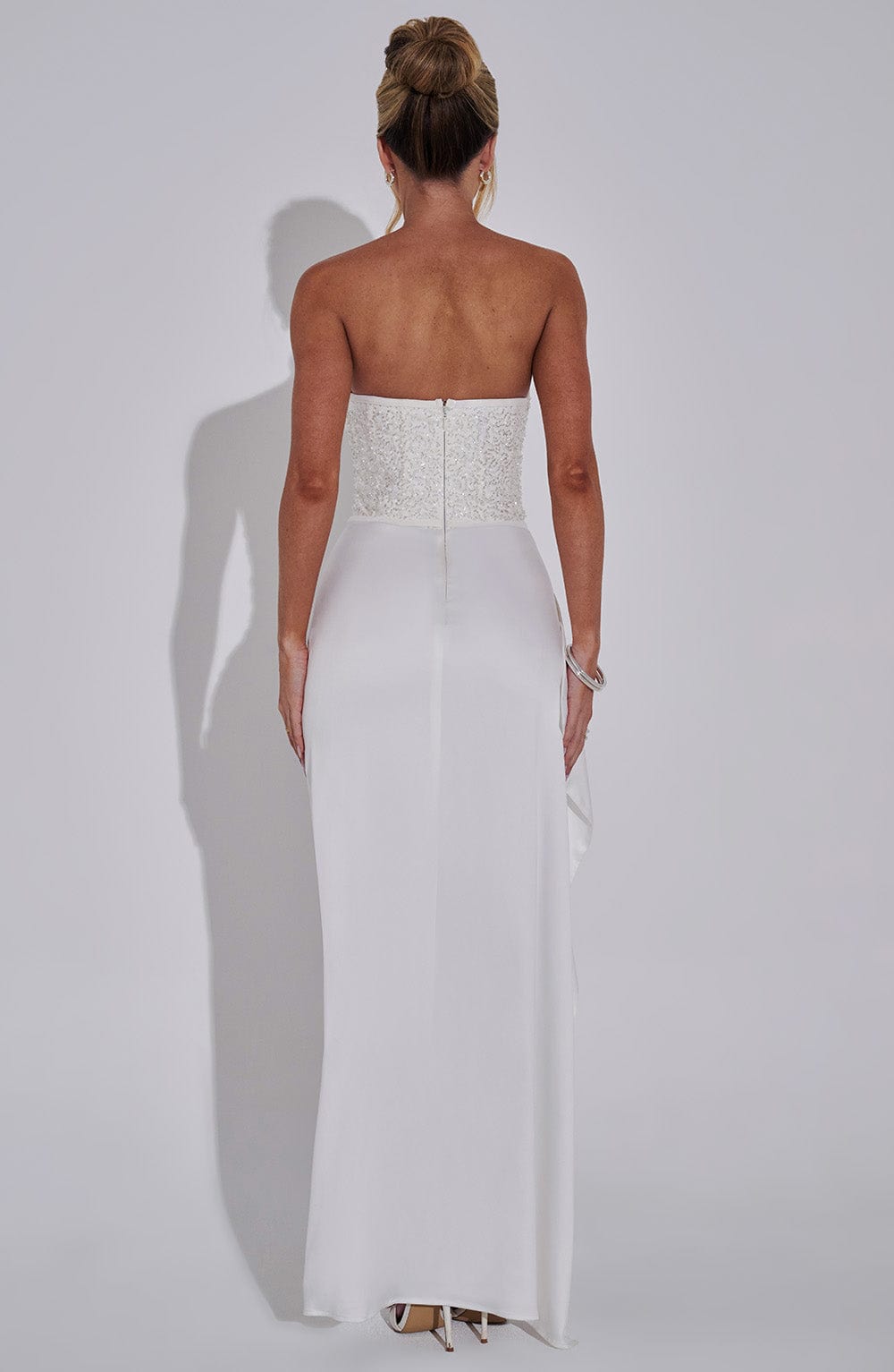 emrielle maxi dress Adorned in our precious underwired cups Raelyn Maxi Dress Emerald Size